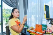 鄄城泰国主播品三亚榴莲：“尝到了家乡味”