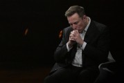 鄄城特斯拉股价收涨超3%：特朗普无意沟通，马斯克父亲劝儿子低头