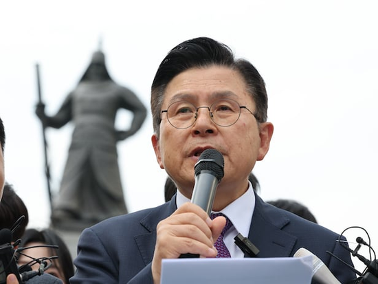 韩媒：韩国无党派总统候选人黄教安宣布退选，支持执政党候选人金(🥧)文洙