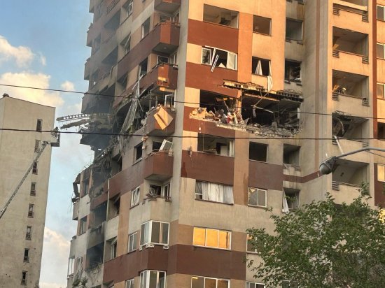 以色列对伊朗多地发(📢)动空袭 致使其多位高级军事将领丧生